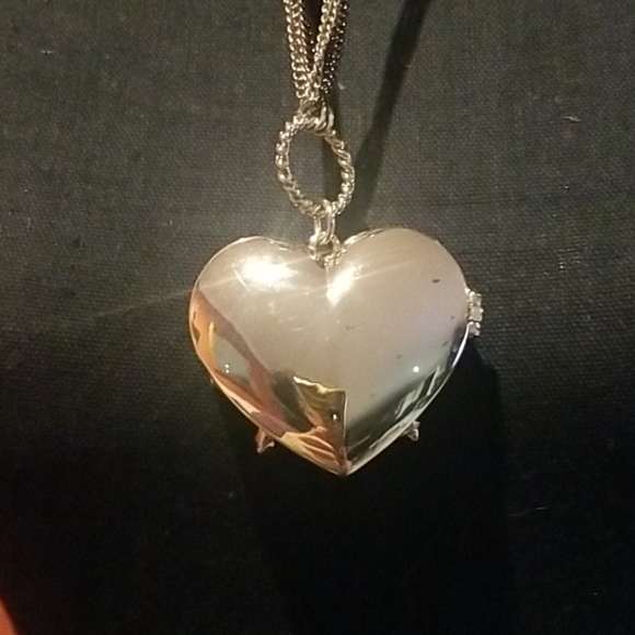 Betsy Johnson Necklace - Picture 3 of 4